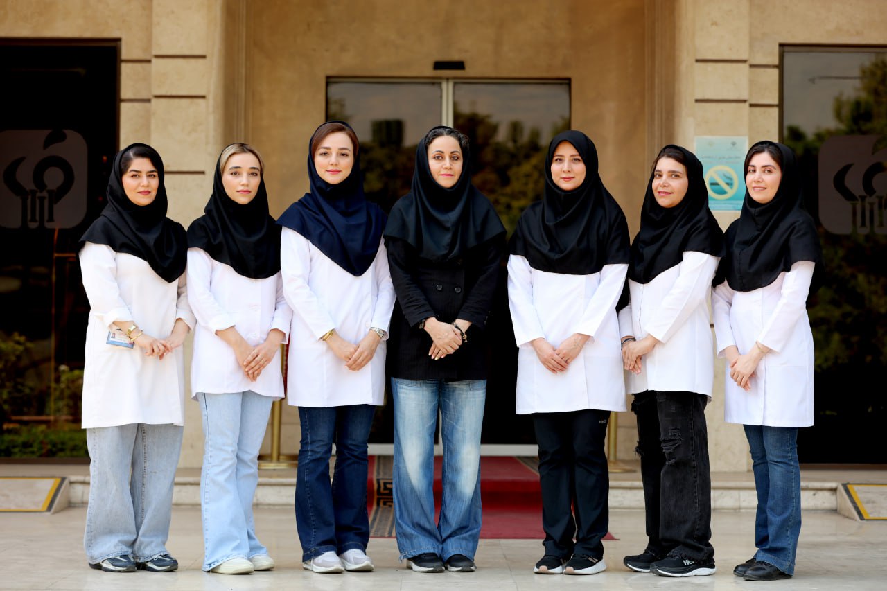 عکس گروهی همکاران مرکز